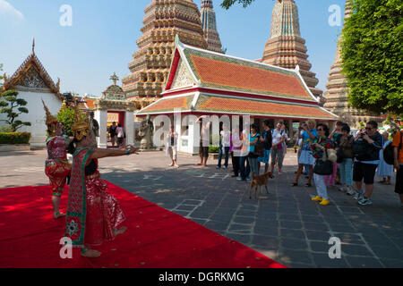 Tempel-Tänzer, Wat Phra Kaeo Tempel des Smaragd-Buddha, Bangkok, Thailand, Asien Stockfoto