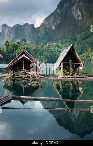 Schwimmende Bungalows, Khao Sok Nationalpark, künstlichen Stausee, Chiao Lan See, Surat Thani, Thailand, Asien Stockfoto