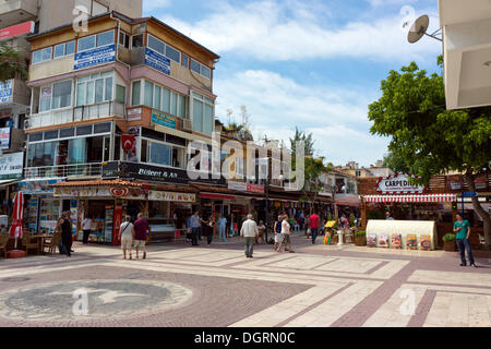 Fußgängerzone in der Innenstadt von Kusadasi, Aydin Provinz, Türkei, Asien Stockfoto