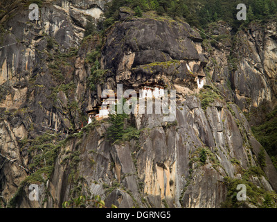 Bhutan, Paro-Tal, Taktsang Lhakang (Tiger es Nest) Kloster klammerte sich an Klippen Stockfoto