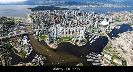 Norden False Creek und dem West End, Granville St, Vancouver, Britisch-Kolumbien, Kanada, Nordamerika Stockfoto