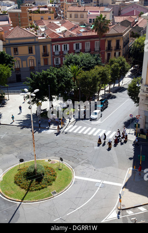 Piazza Constituzione gesehen von Bastioni di St. Remy in Cagliari - Sardinien Stockfoto