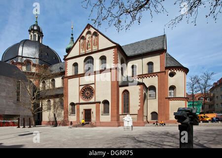 Das Kollegiatstift Neumuenster Stiftskirche, Bistum Würzburg, Kardinal-Döpfner-Platz-Platz, Würzburg, Bayern Stockfoto