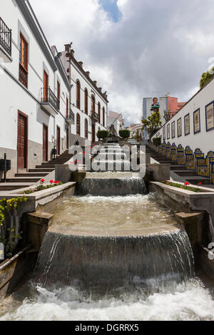 Kaskaden im alten Kulturzentrum, Plaza de San Roque, Firgas, Gran Canaria, Kanarische Inseln, Spanien, Europa, PublicGround Stockfoto