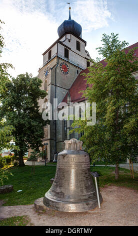 Glocken von der Glockengießerei Eifel vor der Stiftskirche Herrenberg, Baden-Württemberg Stockfoto