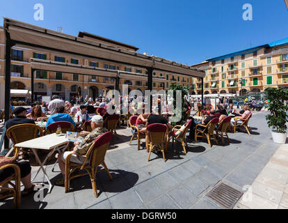 Zentralen Straßencafés am Plaça de großen quadratischen, historischen Stadt Zentrum, Palma de Mallorca, Mallorca, Balearen, Spanien, Europa Stockfoto