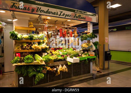 Marktstand in der Gemüsemarkt, Altstadt, Palma de Mallorca, Mallorca, Balearen, Spanien, Europa Stockfoto