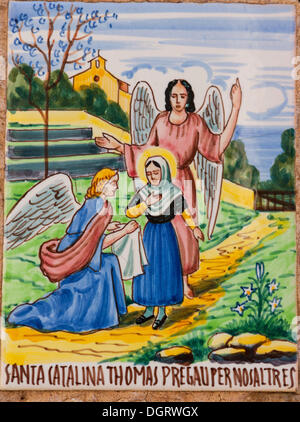 Bild eines Heiligen an der Fassade des Hauses in der alten Stadt von Valldemossa, Serra de Tramuntana, Northwestern Küste Mallorca Stockfoto