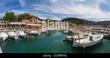 Restaurants an der Strandpromenade von der Port de Sóller, Sóller, nordwestlichen Küste von Mallorca, Balearen, Mittelmeer Stockfoto