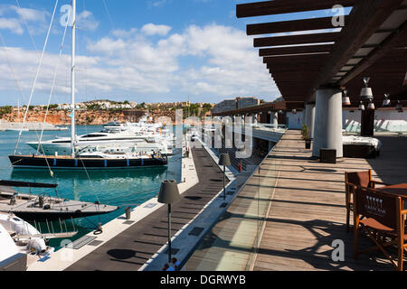 Yachthafen von Port Adriano, entworfen von Philippe Starck, Port Adriano, El Toro, Mallorca, Mallorca, Balearen Stockfoto