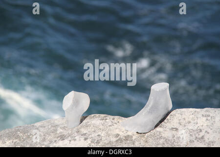 Sydney, Australien. 24. Oktober 2013. Skulptur am Meer verfügt über verschiedene Skulpturen entlang der Küstenweg zwischen Bondi und Tamarama Strände in Sydney. Es findet vom 24 Oktober bis 10. November 2013. Das Bild zeigt Skulptur Nr. 16 "einmal entfernt" des Künstlers Robert Barnstone. Copyright © 2013 Richard Milnes/Alamy Live-Nachrichten. Stockfoto