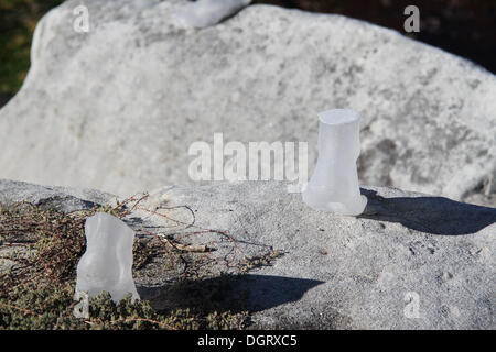 Sydney, Australien. 24. Oktober 2013. Skulptur am Meer verfügt über verschiedene Skulpturen entlang der Küstenweg zwischen Bondi und Tamarama Strände in Sydney. Es findet vom 24 Oktober bis 10. November 2013. Das Bild zeigt Skulptur Nr. 16 "einmal entfernt" des Künstlers Robert Barnstone. Copyright © 2013 Richard Milnes/Alamy Live-Nachrichten. Stockfoto