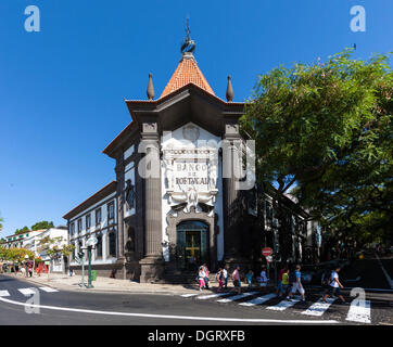 Die Banco de Portugal, Av Arriaga in der Altstadt von Funchal, Santa Luzia, Funchal, Madeira, Portugal Stockfoto