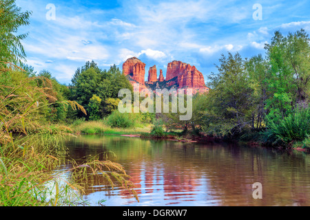 Horizontale Ansicht von Cathedral Rock in Sedona, Arizona. Stockfoto