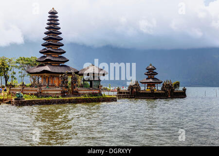 Pura Ulun Danu Bratan Tempel mit einer balinesischen Pagode, balinesischen Hinduismus, Lake Bratan, Banjar Candikuning Dua, Bedugul, Bali Stockfoto