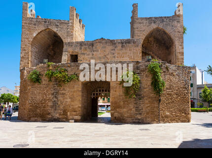 City Gate und die Stadtmauern von Alcúdia, Alcudia, Alcudia, Mallorca, Balearen, Spanien Stockfoto