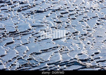 Detail der Terrasse Sinter Meyrarauga Warmwasser-Pool im Bereich Geothermie Hveravellir, Island, Europa Stockfoto