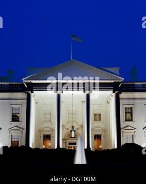 Das weiße Haus in der Abenddämmerung, Washington DC, USA Stockfoto
