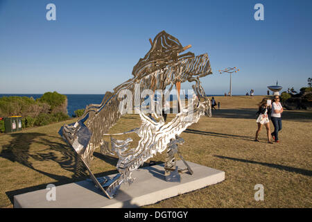 Sydney, Australien 24. Oktober 2013.Sculpture am Meer ist eine jährliche Veranstaltung entlang der Küste zwischen Bondi und Tamarama Strände in Sydney. Abgebildet ist die Verletzung durch Michael Snape Stockfoto