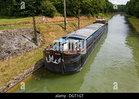 Kanal von Saint-Quentin in der Nähe von Bellenglise, Saint-Quentin, Departement Aisne, Picardie, Frankreich, Europa Stockfoto