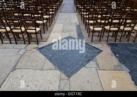 Laon Kathedrale, Stein mit den grundlegenden Messungen für die Handwerker, die die Kirche errichtet, Laon, Via Francigena, einer alten Straße Stockfoto