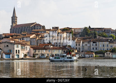 Hausboot auf dem Canal du Midi, Castelnaudary, Region Languedoc-Roussillon, Frankreich Stockfoto