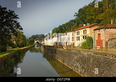 Canal des Vosges, früher Canal de l &#39; Est, Fontenoy-le-Château, Epinal, Lothringen, Département Vosges, Frankreich Stockfoto