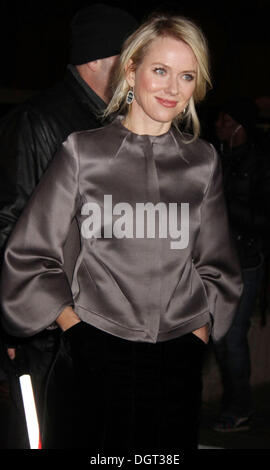 New York, USA. 24. Oktober 2013. Schauspielerin NAOMI WATTS kommt für die "One Night Only in New York" Armani Event und Armani Prive Mode am Super Pier gehaltenen zeigen 15. St. © Nancy Kaszerman/ZUMAPRESS.com/Alamy Live News Stockfoto