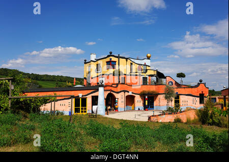 Weingut Hirn Weingut, erbaut von dem Künstler Friedensreich Hundertwasser, umgeben von Weinbergen, Dipbacher Str. 8, Untereisenheim Stockfoto