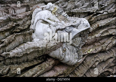 Ungewöhnliches Wachstum in Zunderschwamm (Zündstoff Fomentarius) durch Geotropism, hier auf einen Stamm von Pappeln (Populus), Othenstorf Stockfoto