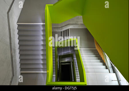 Moderne Treppe, Neue Bibliothek Bibliothek, Gewerbemuseumsplatz 4, Nürnberg, Middle Franconia, Bayern, Deutschland Stockfoto