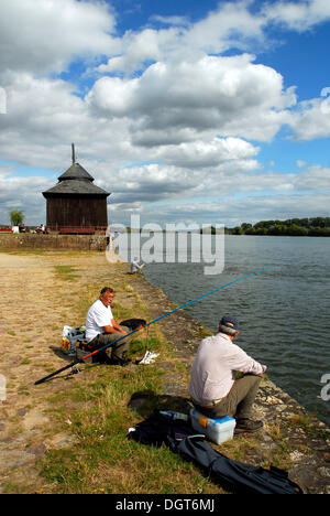 Fischer am Oestricher Kran, Oestrich am Rhein, Oestrich-Winkel, Rheingau, Hessen Stockfoto