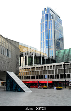 Moderne Architektur, De Doelen auf dem Platz Schouwburgplein, Millennium Tower am Rücken, Rotterdam, Zuid-Holland Stockfoto