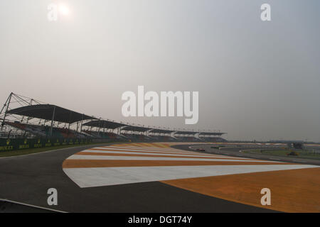 Neu-Delhi, Indien. 25. Oktober 2013. FELIPE MASSA aus Brasilien und Scuderia Ferrari fährt während der zweiten freien Training der Formel 1 indische Grand Prix 2013 auf dem Buddh International Circuit in Neu-Delhi, Indien. Bildnachweis: James Gasperotti/ZUMA Wire/ZUMAPRESS.com/Alamy Live-Nachrichten Stockfoto