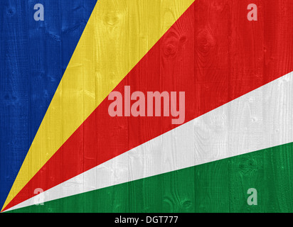 wunderschönen Seychellen Flagge gemalt auf einem Holzbrett Textur Stockfoto
