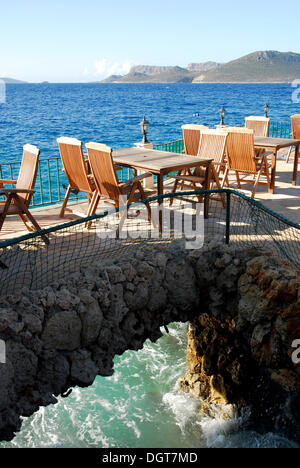 Blick in Richtung der griechischen Insel Kastelorizo oder Meis, Terrasse an der Cukurbag Halbinsel, Kas, Lykische Küste, Provinz Antalya Stockfoto