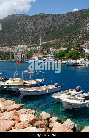 Boote im Hafen von Kas, Lykische Küste, Provinz Antalya, Mittelmeer, Türkei, Eurasien Stockfoto