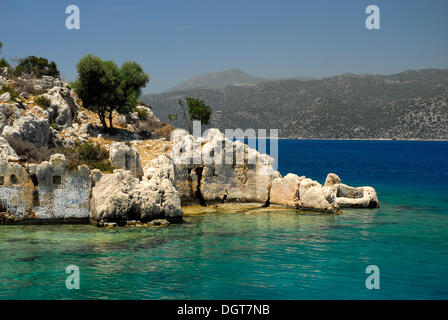 Die versunkene Stadt, felsigen Küste von Kekova Insel, Lykische Küste, Provinz Antalya, Mittelmeer, Türkei, Eurasien Stockfoto