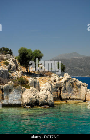 Die versunkene Stadt, felsigen Küste von Kekova Insel, Lykische Küste, Provinz Antalya, Mittelmeer, Türkei, Eurasien Stockfoto