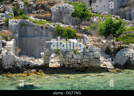 Die versunkene Stadt, felsigen Küste von Kekova Insel, Lykische Küste, Provinz Antalya, Mittelmeer, Türkei, Eurasien Stockfoto