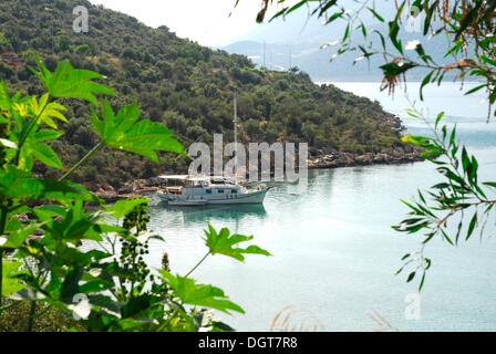 Segelboot, Bucht an Cukurbag Halbinsel, Kas, Lykische Küste, Provinz Antalya, Mittelmeer, Türkei, Eurasien Stockfoto