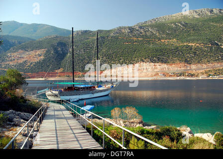 Segelboot, Bucht an Cukurbag Halbinsel, Kas, Lykische Küste, Provinz Antalya, Mittelmeer, Türkei, Eurasien Stockfoto