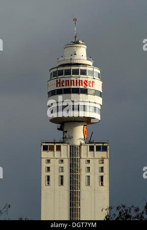 Henninger Turm, einem Turm in Frankfurt-Sachsenhausen, ehemalige Silo der Henninger Brauerei mit Restaurant und Aussichtsplattform Stockfoto