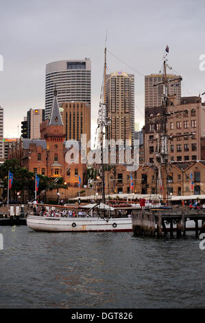 Historisches Segelschiff betreten Campbells Cove, Rocks, Sydney Harbour, Sydney, New South Wales, NSW, Australien Stockfoto