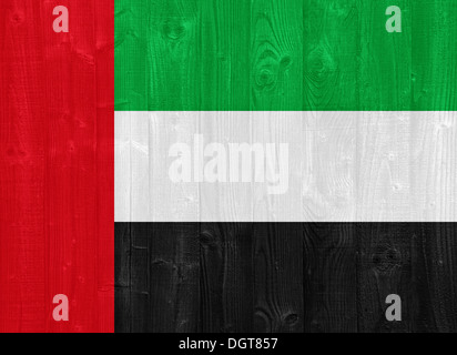 wunderschön die Vereinigten Arabischen Emirate Flagge gemalt auf einem Holzbrett Textur Stockfoto