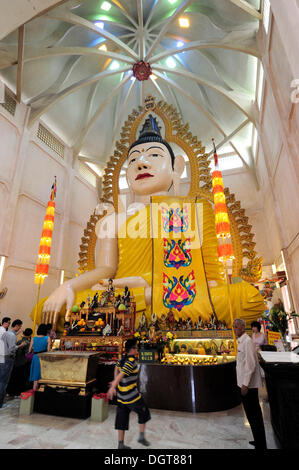 Buddha-Statue in der Sakya Muni Buddha Gaya Tempel, der Tempel der 1000 Lichter, ein buddhistischer Tempel im indischen Distrikt Stockfoto