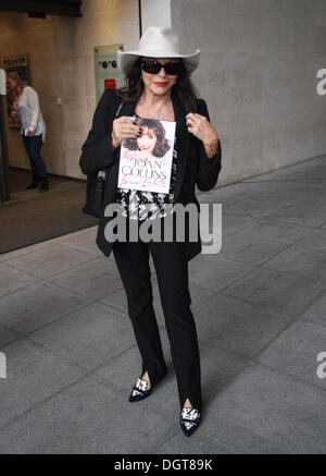 Joan Collins in den BBC-Studios in London zu sehen. Bildnachweis: Simon Matthews/Alamy Live-Nachrichten Stockfoto