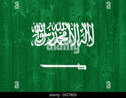 wunderschöne Saudi-Arabien-Flagge gemalt auf einem Holzbrett Textur Stockfoto