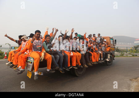 Großraum Noida, Indien. 25. Oktober 2013. Marshall auf einem LKW - Formel 1 World Championship 2013 - Runde 16 indischen Grand Prix in Buddh International Circuit, Greater Noida, Indien. Bildnachweis: Dpa picture Alliance/Alamy Live News Stockfoto