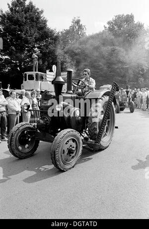 Lanz Bulldog Parade, Begründung der landwirtschaftlichen Ausstellung AGRA, Markkleeberg, in der Nähe von Leipzig, DDR, DDR, ca. 1983 Stockfoto
